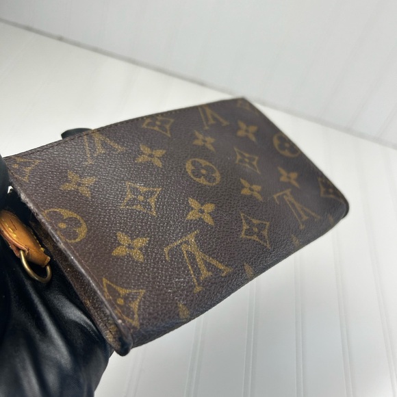 Louis Vuitton Vintage Monogram
Canvas Toiletry Pouch 17 Cosmetic Bag - Picture 9 of 12